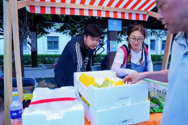 股票配资门户平台 便民服务、非遗手作、爱心义卖....这个夏天在沪东，夜市的仪式感拉满