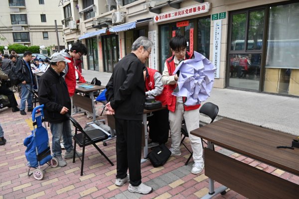 股票配资在线论坛 在杨浦区，一群大学生成为社区的公益“社群官”